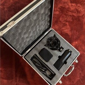 Premium Black VR Microphone Kit with Case
